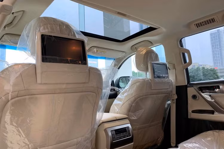 Hàng ghế thứ 2 với chức năng gập gọn giúp tối ưu không gian cabin