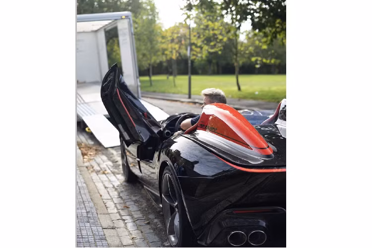 Ông sở hữu nhiều mẫu xe đình đám trong đó phải kể đến như cặp đôi LaFerrari Coupe và Aperta, Ferrari F12 TDF, Ferrari F12, Ferrari 488 GTB,… và gần nhất chính là mẫu xe đình đám vừa ra mắt là chiếc Ferrari Monza SP2 mới.