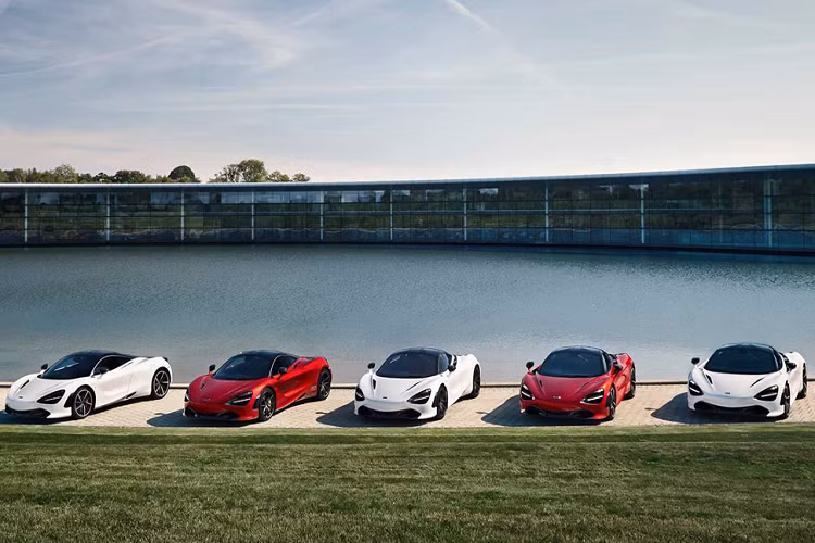 Sẽ có 3 chiếc xe cùng mang tên 1 trường đua, tuy nhiên thực tế có đến 4 chiếc được đặt theo tên trường đua Silverstone tại Anh quốc. Hiện nay, McLaren vẫn chưa công bố chính xác liệu chiếc xe thứ 4 của trường đua Silverstone có phải là phiên bản thử nghiệm hay không.