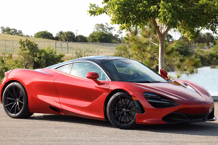 Mỗi chiếc McLaren 720S trong bộ sưu tập đều được trang bị tiêu chuẩn gói Track Pack và chỉ dành riêng cho các khách hàng tại châu Âu. Giá bán McLaren 720S từ 315.992 USD và sẽ bắt đầu được giao từ tháng 10 năm nay.