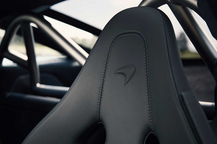 Các trường đua được nhắc đến trong bộ sưu tập và kỷ lục tốc độ khi vào cua lần lượt bao gồm trường đua Silverstone tại Anh quốc với vận tốc 160,9 km/h, trường đua Hockenheimring với vận tốc 136,8 km/h, trường đua Circuit Paul Ricard tại Pháp với vận tốc 167,3 km/h, trường đua Spa tại Bỉ với vận tốc 165,7 km/h và trường đua Monza tại Italy với vận tốc 144,8 km/h.