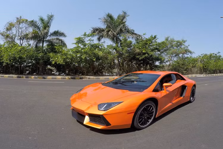 Tuy nhiên, nếu chỉ nhìn thoáng qua, rất khó để phát hiện đây là một chiếc Aventador "giả cầy".