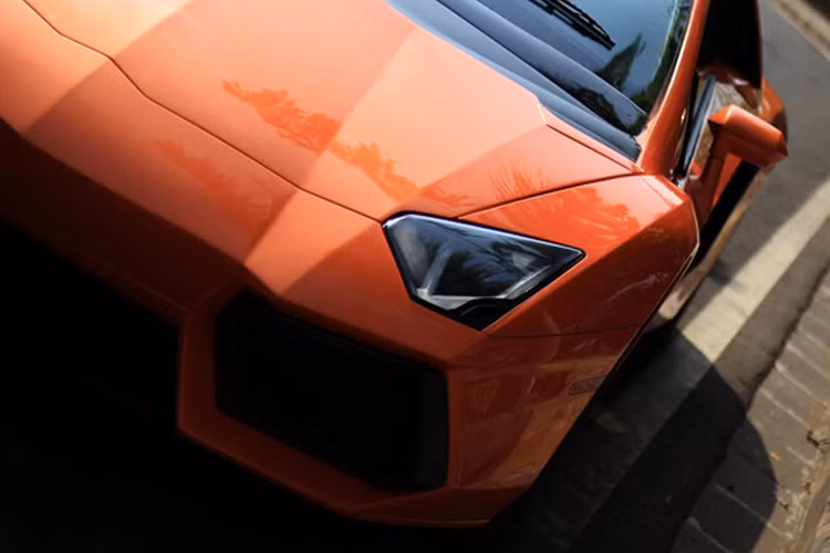 Các bộ phận như các đường gân dập nổi, đèn pha và đèn hậu được làm tỉ mỉ và có tỷ lệ khá chính xác.