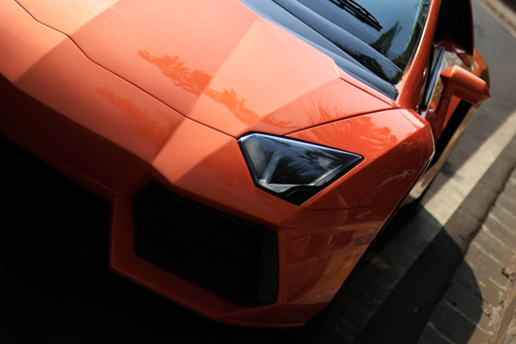 Các bộ phận như các đường gân dập nổi, đèn pha và đèn hậu được làm tỉ mỉ và có tỷ lệ khá chính xác.