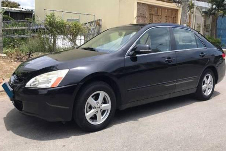 Từ một chiếc Honda Accord bốn cửa đời 2005 như thế này...