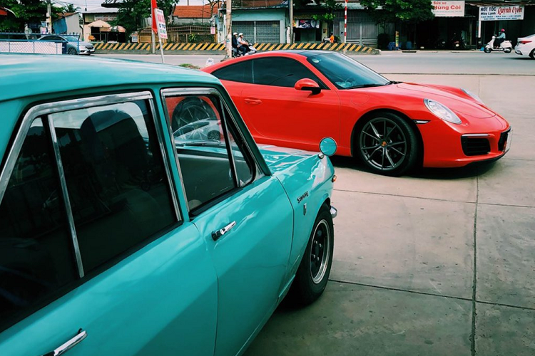 Kể từ khi ra đời cho đến nay, ‘’Sunny’’ đã lăn bánh xe ở hơn 140 quốc gia và vùng lãnh thổ trên thế giới, hiện tại Nissan Sunny là một trong những dòng xe sedan bán chạy nhất của hãng xe Nissan với tổng doanh số tiêu thụ đạt hơn 16 triệu chiếc. Ngoài biến thể sedan, Datsun Sunny (B10) còn có nhiều biến thể khác như: coupe, wagon!