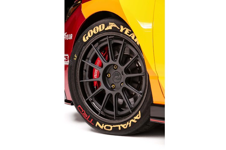 Ngoài ra, xe được trang bị ống xả 3 inch bằng thép không gỉ từ Burns Stainless, trang bị bộ vi sai chống trượt từ Super-Lock được phát triển cùng với OS Giken tại Nhật Bản. Hệ thống làm mát dầu hộp số lấy từ bán tải cỡ lớn Tundra cũng được bổ sung, bên cạnh trang bị một bơm điện để giúp quản lý nhiệt độ tại đường đua.