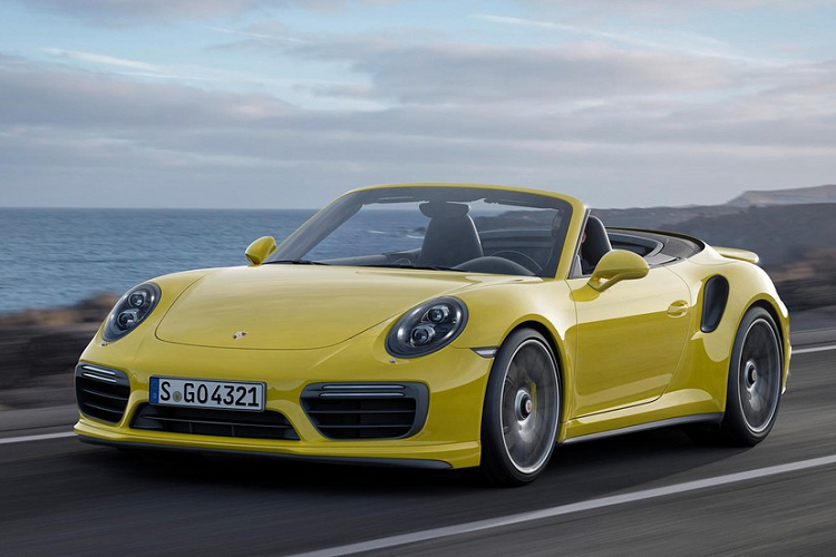 Nếu bạn cần một chiếc xe 4 chiếc, mui gấp, và có thể vượt qua mốc 320 km/h, vậy thì Porsche 911 Turbo S Cabriolet có thể mang tới một phong vị rất khác so với Bentley Continental GT Convertible. Phiên bản S mạnh mẽ hơn một chút và có khả năng đạt tốc độ 328 km/h so với 318 km/h của bản Turbo tiêu chuẩn.