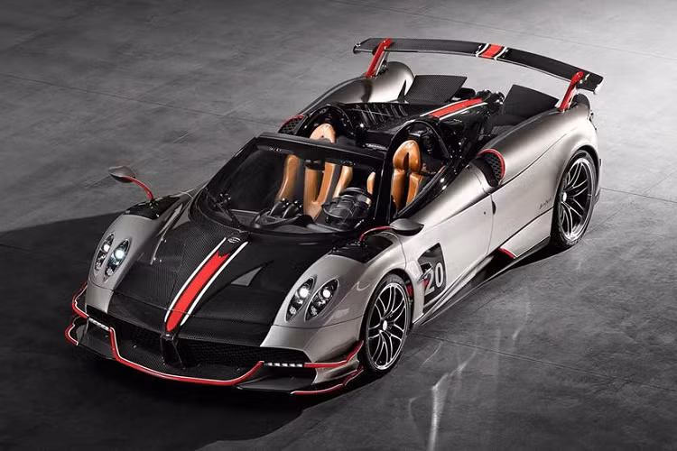 Pagani mới chỉ vén màn Huayra Roadster BC và chỉ có dự định chế tạo 40 chiếc mà thôi, do đó nếu bạn có đang thừa 3,5 triệu USD không biết ném vào đâu, bạn sẽ cần nhanh tay một chút. Không rõ Roadster BC có tốc độ tối đa là bao nhiêu, nhưng nó nhẹ hơn bản Roadster thông thường và có nhiều mã lực hơn một chút nên chắc là dễ dàng đạt 338 km/h.