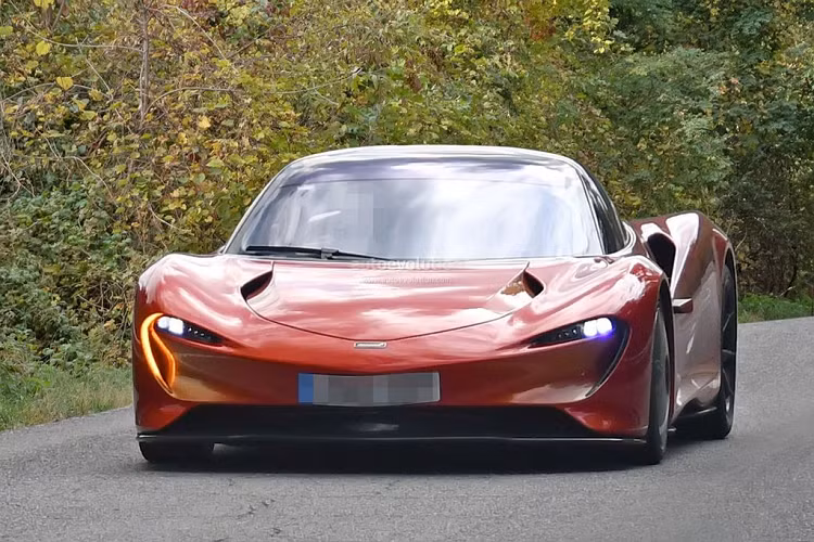 “Sự phát triển của công nghệ hiện nay chưa đủ để đáp ứng kỳ vọng về một chiếc xe điện thể thao tuyệt vời với nguyên nhân chính nằm ở khối lượng đáng kể của phần pin,” vị CEO Mike Flewitt cho biết. Cấu trúc hybrid trên dòng phương tiện mới được tính toán sẽ khiến những model này nặng hơn gần 30 kg so với những người anh em sử dụng động cơ đốt trong, một phần bởi động cơ V6 Twin-Turbo.