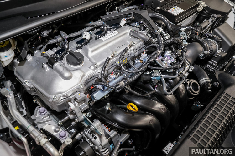 Sức mạnh được truyền xuống cầu trước (FWD) thông qua hộp số tự động vô cấp giả lập 7 cấp số ‘’Shiftmatic mode’’. Đặc biệt, Altis mới đã được tinh chỉnh hệ thống treo ở phía sau, sử dụng kiểu tay đòn kép (double wishbone) thay vì dùng loại thanh xoắn (torsion beam) cũ.