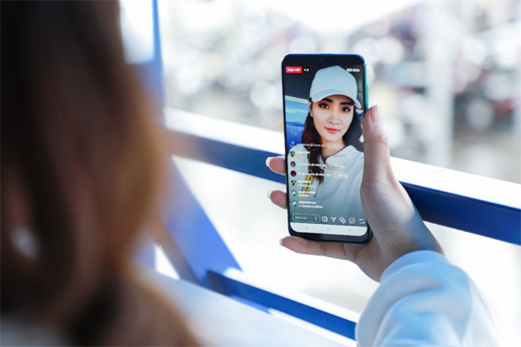 Vi sao smartphone co man hinh Super AMOLED dang tien?-Hinh-2