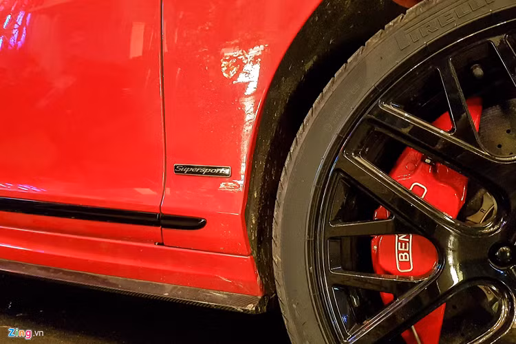 Mâm xe có kích thước lên đến 21 inch với lớp hoàn thiện đen bóng. Ngoài ra, khách hàng cũng có thể lựa chọn tùy chọn 2 màu sơn cho bộ mâm này.