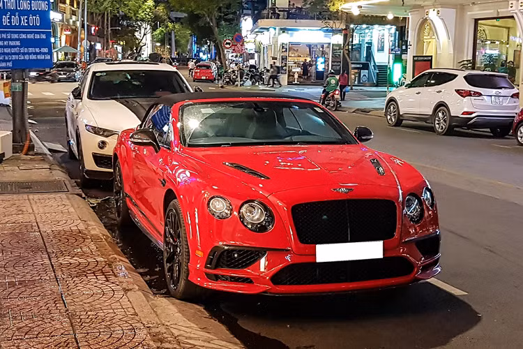  Bentley Continental Supersports Convertible là một hãng xe được ưa chuộng bởi giới thượng lưu, Bentley không còn là một cái tên quá xa lạ với nhiều dòng xe được nhập khẩu chính hãng cũng như từ các đại lý bên ngoài. Mới đây, một chiếc Continental Supersports Convertible phiên bản 2018 âm thầm xuất hiện tại Việt Nam. 