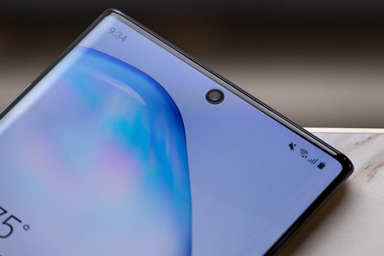 Camera trước của máy cũng được nâng cấp nhẹ so với Note9. Độ phân giải tăng lên 10 MP, tích hợp nhiều chế độ làm đẹp, sticker hay các bộ lọc màu. 