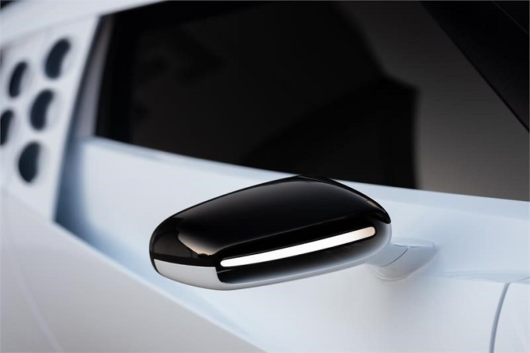 Theo một số nguồn tin, xe sẽ chỉ được sản xuất với số lượng đúng 10 chiếc và có giá Bugatti Centodieci khởi điểm lên đến 8,9 triệu USD (206,4 tỷ đồng). Với giá bán này, Centodieci là siêu xe hiện đại đắt thứ 2 của Bugatti hiện nay, sau La Voiture Noire độc nhất vô nhị có giá 19 triệu USD.