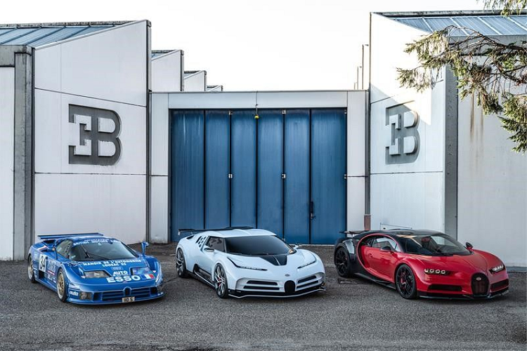 Thêm vào đó là hốc gió có thiết kế mới và bộ chẻ khí trước bằng sợi carbon nổi bật hơn với viền sơn màu trắng.