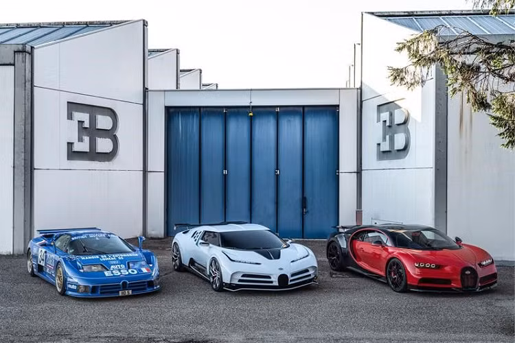 Thêm vào đó là hốc gió có thiết kế mới và bộ chẻ khí trước bằng sợi carbon nổi bật hơn với viền sơn màu trắng.