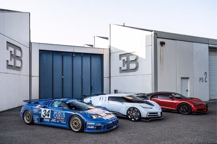 Trong khi đó, 5 lỗ hình tròn nằm ngay sau cửa sổ bên sườn của Bugatti Centodieci rõ ràng là được lấy cảm hứng từ EB110 Super Sport. Tuy nhiên, chi tiết này có vẻ chỉ được dùng để trang trí chứ không có tác dụng cụ thể nào.