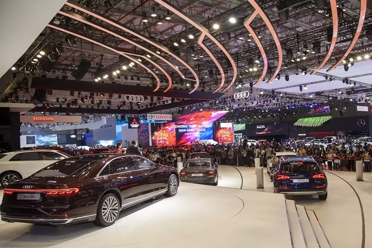 Với phong cách lái bình thường, động cơ TFSI 2.0 kết hợp sự hiệu quả của động cơ phân khối nhỏ và sự năng động của động cơ lớn ở tốc độ thể thao. Cách trang bị này tương tự cho các động cơ 1.5 TFSI và 1.0 TFSI mới