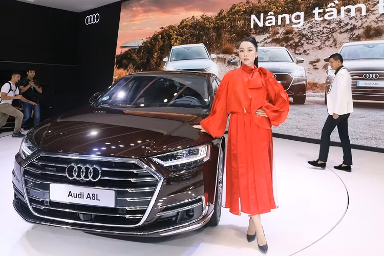 Mẫu xe sang Audi A8L mới lại là quán quân của danh hiệu “2018 World luxury Car” tại New York International Auto Show, Audi A8L quattro mới mà mẫu xe tinh hoa dẫn đầu của thương hiệu Audi