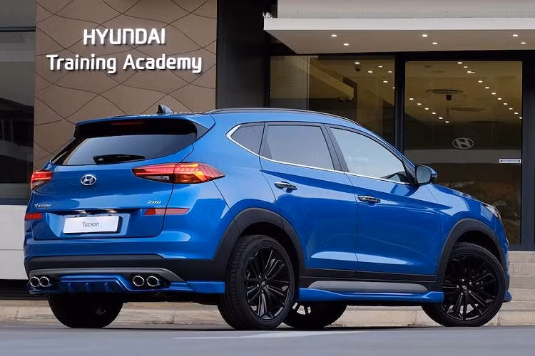 Chiếc xe này chỉ "sport" ở tên gọi khi nó có ngoại hình không khác biệt nhiều so với các bản Tucson thường, và cũng không có nâng cấp nào về động cơ hay hệ chassis. Tuy nhiên mọi chuyên đã trở nên khác biệt với chiếc Hyundai Tucson Sport 2020 vừa được ra mắt.