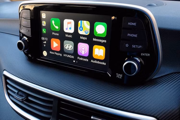 Cả 2 loại động cơ này đều cho công suất tối đa 204PS, nhưng sử dụng hộp số khác nhau và có mô-men xoắn khác biệt: 300Nm với bản 1.6l và 460Nm với bản 2.0l. Tucson Sport máy xăng sẽ được trang bị hộp số ly hợp kép, trong khi bản máy dầu chạy hộp số tự động 8 cấp.