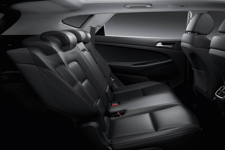 Hiện tại, hãng xe ôtô Hyundai mới chỉ công bố giá bán Hyundai Tucson Sport 2020 dành cho thị trường Nam Phi với mức giá lần lượt cho 2 phiên bản 1.6 và 2.0l là 654,9 và 664,9 triệu Rand (tương đương 1,067 và 1,083 tỷ đồng).