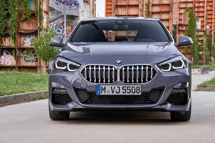 Ở phiên bản M Performance M235i xDrive mạnh nhất của 2 Series Gran Coupé, xe lắp động cơ 4 xy-lanh 2.0L tăng áp cho công suất tối đa 306 mã lực tại 5.000 đến 6.250 vòng / phút và mô-men xoắn cực đại 450 Nm từ 1.750 đến 4.500 vòng/ phút. Nhờ đó, 2 Series GC có thể tăng tốc từ 0 – 100 km/h chỉ trong vòng 4,9 giây trước khi đạt tốc độ tối đa 250 km/ h.