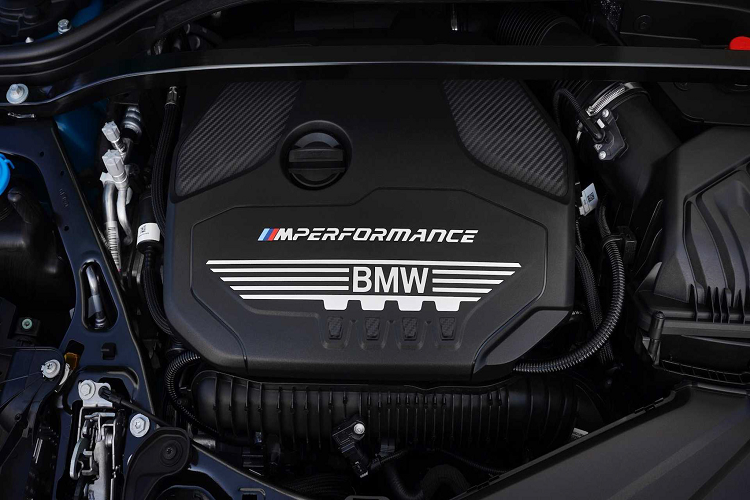 Bên cạnh đó, BMW còn cung cấp phiên bản 228i xDrive dành riêng cho thị trường Mỹ sử dụng động cơ 2.0L tăng áp mạnh 231 mã lực và mô-men xoắn cực đại 350 Nm. Ngoài ra, ở phiên bản máy dầu 2.0L - 220d, xe cho công suất tối đa 190 mã lực + 400 Nm. Nhờ đó, 2 Series Gran Coupé có thể tăng tốc từ 0 – 100 km / h trong 7,5 giây, trước khi đạt tốc độ tối đa 235 km/ h. Cả hai phiên bản động cơ xăng và dầu 2.0L này đều sử dụng hộp số tự động 8 cấp (8AT).