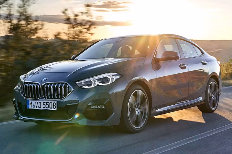 Xe có hệ thống hạn chế trượt bánh (ARB), công nghệ này sử dụng hệ thống kiểm soát lực kéo tiên tiến thừa hưởng từ BMW i3s. Hệ thống này được tích hợp trực tiếp vào ECU, thay vì được tích hợp vào bộ điều khiển ổn định (stability control), về cơ bản nó kiểm soát độ trượt bằng cách áp dụng phanh nhẹ cho các bánh xe bên trong và hoạt động cùng với hệ dẫn động xDrive để cải thiện độ bám đường. Giá xe BMW 2 Series Gran Coupe chưa được công bố.