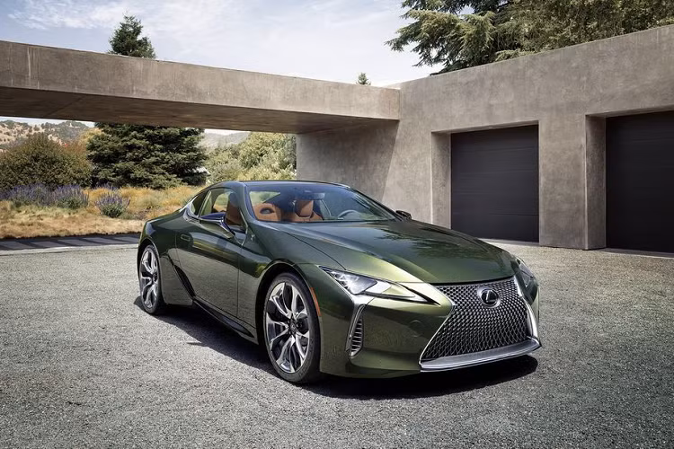 Tại Australia, giá xe Lexus LC Inspiration Series được hãng xe sang Nhật Bản phân phối với 2 tuỳ chọn động cơ cùng mức từ 142.057 USD (khoảng 3,4 tỷ đồng), một mức giá được xem là vẫn khá phải chăng so với các xe sang cùng hạng khác.
