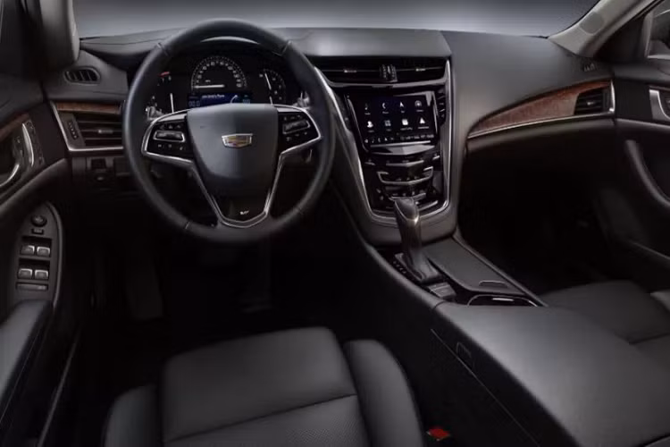 Cadillac CTS phiên bản V-Sport sử dụng động cơ V6 3.6L twin-turbo được trang bị tiêu chuẩn hệ thống lái thể thao (sport-tuned steering) và một hệ thống treo từ tính (magnetic suspension), hệ thống phanh Brembo, vi sai chống trượt điện tử (electronic limited-slip differential) và chế độ lái Track mode,...