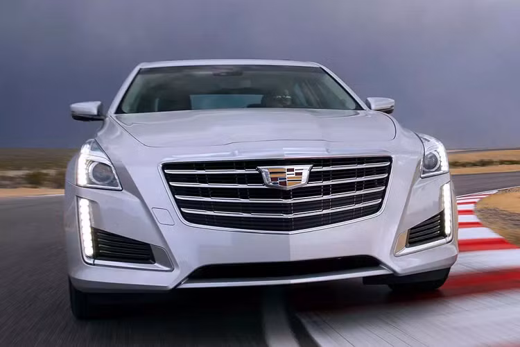 Khác với xe SUV như Escalade, số lượng xe Cadillac sedan tại Việt Nam không nhiều, người dùng muốn tìm kiếm một chiếc sedan hạng sang cỡ trung đòi hỏi sự khác biệt với số đông, và yêu phong cách thiết kế mạnh mẽ không quá "rườm rà" thì Cadillac CTS này là một gợi ý.