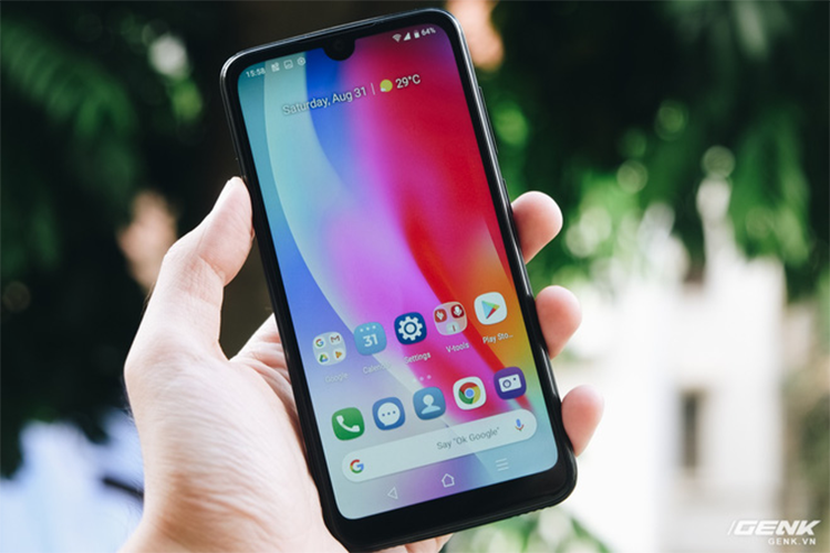 Sau những sản phẩm như Vsmart Joy 1 và Vsmart Bee, VinSmart mới đây đã tiếp tục công bố thêm một sản phẩm giá rẻ mới là chiếc điện thoại Vsmart Star mới với giá 1.99 triệu đồng. So với những sản phẩm giá rẻ trong cùng phân khúc, Vsmart Star sở hữu nhiều ưu điểm như được trang bị chip Qualcomm, camera kép, chạy Android 9 mới nhất và chế độ hậu mãi 18 tháng. Vsmart Star sở hữu mặt trước với màn hình 5.7 inch, công nghệ IPS, độ phân giải HD+.