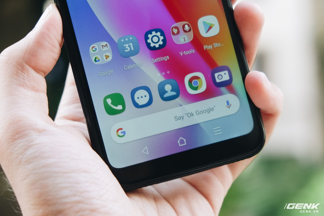 Có thể thấy Vsmart Star có viền bao quanh tương đối dày, tuy nhiên đây là điều có thể chấp nhận được ở một thiết bị giá rẻ.