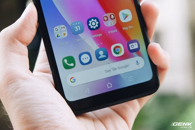 Có thể thấy Vsmart Star có viền bao quanh tương đối dày, tuy nhiên đây là điều có thể chấp nhận được ở một thiết bị giá rẻ.