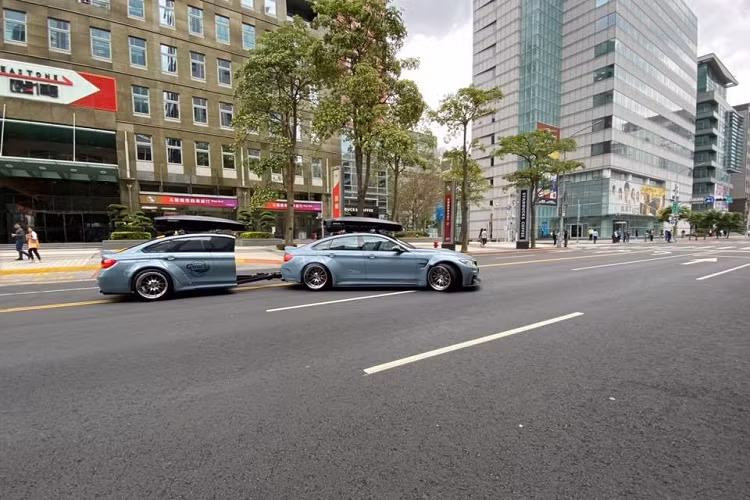 Thông tin ban đầu cho biết, BMW 4 Series kéo nửa thân xe là dự án độ rất độc đáo của một garage ở Đào Viên, một thành phố của Đài Loan. Đơn vị này cho biết mình mất gần 2 tháng để thực hiện bản độ này. Đây hiện là cách độ xe đang được giới nhà giàu ở Đài Loan đặc biệt quan tâm.