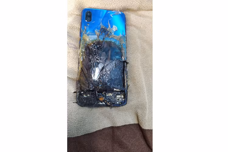 Redmi Note 7S tu boc chay, Xiaomi tu choi trach nhiem-Hinh-4