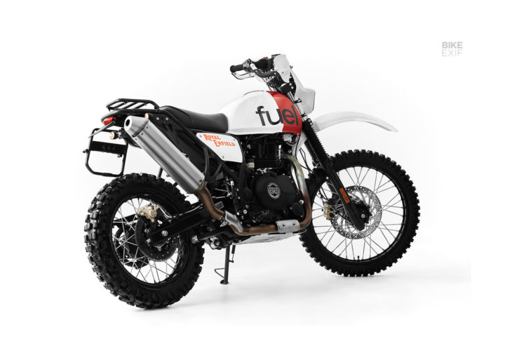 Ở đằng sau giờ đây là yên xe đơn. Fuel tháo bỏ cặp để chân cho hành khách nhưng vẫn giữ lại các khung chống để có thể gắn lại chúng nếu muốn. Phần yên xe cho hành khách giờ đây là một tấm chắn để không, có thể gắn thêm một giá đỡ hành lý đặc chế. Do khu vực ở trước bánh sau giờ đây được bịt kín và đuôi xe khá dài nên không cần gắn cho nó một chắn bùn sau lớn. Vậy là Fuel chỉ gắn vào đuôi xe một đèn hậu LED tối giản tích hợp giá treo biển số.