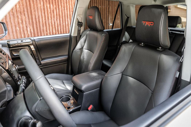 Trang bị mới cũng đồng nghĩa với giá bán 4Runner 2020 tăng thêm. CarsDirect cho biết giá xe Toyota 4Runner mới từ 37.140 USD (khoảng 861 triệu đồng) đã bao gồm cả phí giao xe tại thị trường Mỹ, tăng trung bình 800 USD so với model 2019.