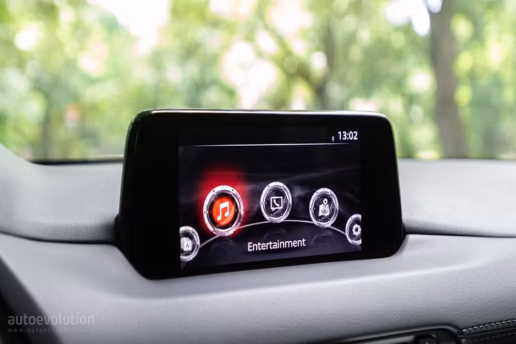 Một điểm nâng cấp mới cho model 2020 tại thị trường Nhật là tùy chọn sơn mới với tên gọi ‘Xám Polymetal Metallic’, xuất hiện cùng gói trang bị “TOUGH-SPORT STYLE.”