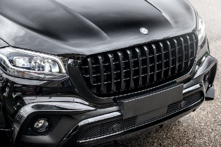 Lý do khiến Kahn Design chọn lựa bản X 350 cao cấp nhất làm nền tảng cho mẫu xe độ của mình là do nó sử dụng động cơ 3.0l V6 tăng áp của Mercedes, không chung với bất kỳ bản Navara nào.