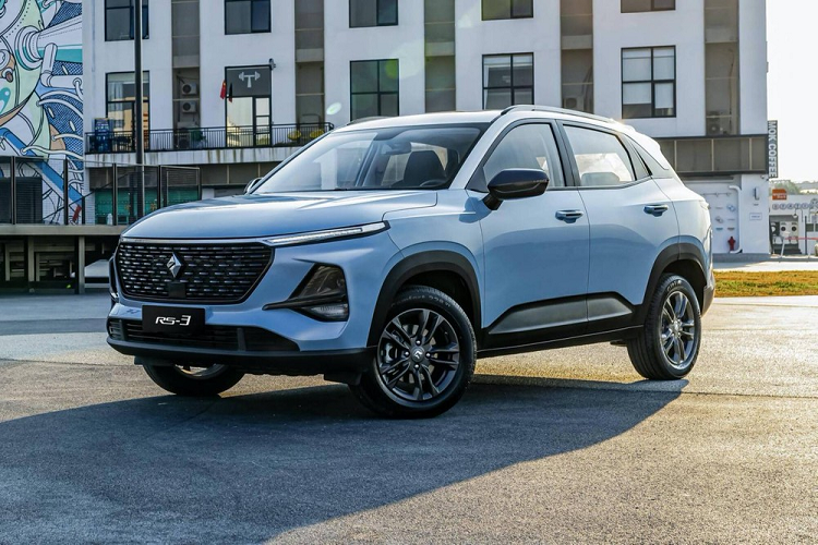 Baojun - thương hiệu con tại Trung Quốc của tập đoàn General Motors - đã tung ra một mẫu SUV cỡ B mới mang tên RS-3 ở thị trường ôtô lớn nhất thế giới. Baojun RS-3 2020 mới là mẫu xe thứ 4 trong danh mục sản phẩm mới đã được giới thiệu trong năm nay của thương hiệu Baojun, sau SUV cỡ C RS-5, MPV RM-5 và sedan RC-6.
