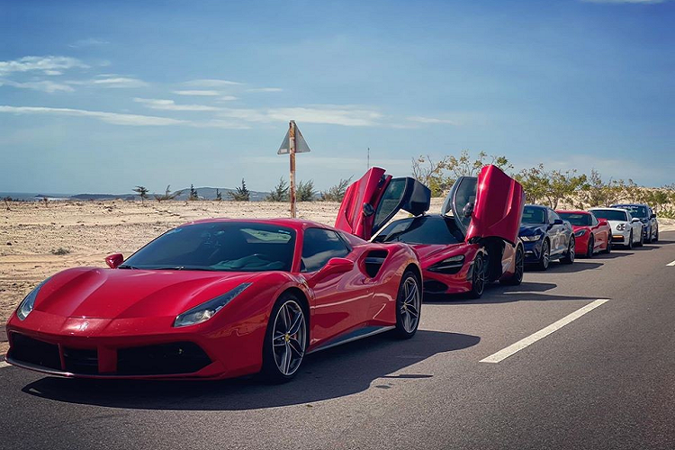 Trong chặng đầu tiên của hành trình, đoàn xuất phát từ Sài Gòn tới Phan Thiết bao gồm các mẫu xe Porsche 911 Carrera S 2020, bộ đôi siêu xe là McLaren 720S và Ferrari 488 Spider, các mẫu xe thể thao bao gồm Ford Mustang và Chevrolet Corvette, cuối cùng là chiếc Subaru WRX STI.