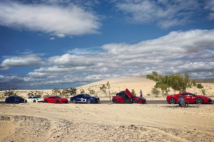 Tới buổi trưa, đoàn siêu xe Cường Đô la đã đặt chân vào Nha Trang, tỉnh Khánh Hoà và được chiếc siêu SUV Lamborghini Urus của một doanh nhân sinh sống ở đây ra tiếp đoàn. Đầu giờ chiều, chiếc siêu SUV Lamborghini Urus cũng góp mặt trong đoàn xe này để di chuyển về Quy Nhơn, tỉnh Bình Định.