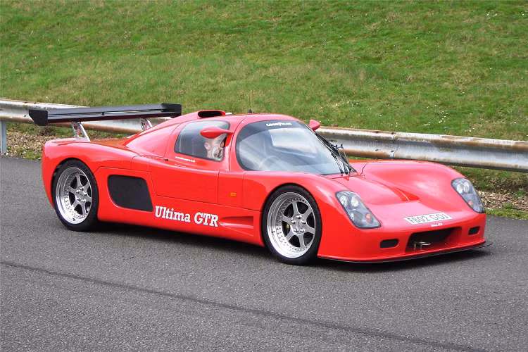 Ultima Sport là một hãng siêu xe đến từ Anh Quốc, có thể bạn đã từng nghe tới một sản phẩm của hãng, chiếc Ultima GTR. Nếu muốn sở hữu một chiếc xe đến từ hãng này, bạn sẽ phải tự lắp cho mình một chiếc với thùng phụ tùng đến từ Anh Quốc, động cơ V8 đến từ American Speed. Chiếc xe này từng lập kỷ lục tăng tốc từ 0 lên 160 km/h và trở ngược về 0 chỉ trong vòng 9,6 giây.