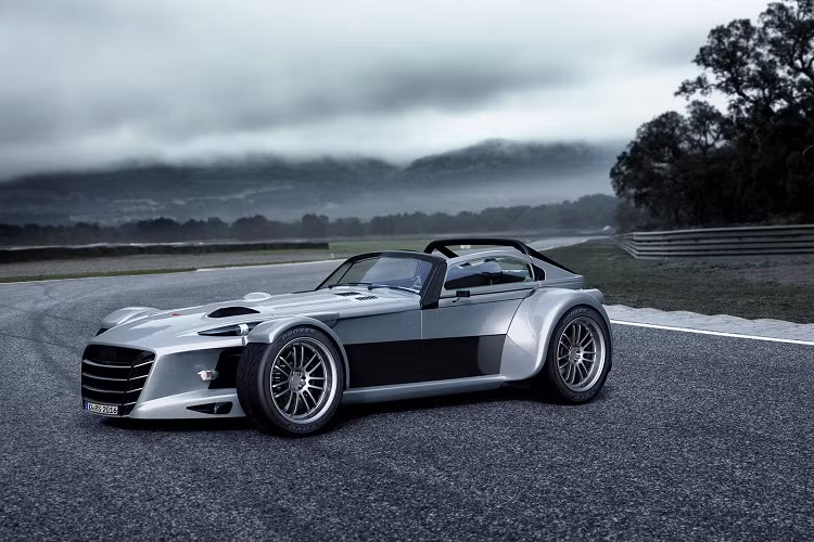 Trong khi một vài nhà sản xuất ôtô Hàn Quốc đã đi ra toàn cầu và trở thành những nhà sản xuất ô tô đẳng cấp thế giới, câu chuyện về nhiều hãng xe Triều Tiên vẫn còn đang rất ảm đạm. Sungri được thành lập vào năm 1950 và là nhà sản xuất ô tô lớn nhất và lâu đời nhất của Bắc Triều Tiên. Sáng tạo hiếm khi là một phần của bất kỳ ngành công nghiệp nào khi tên chính thức của một quốc gia có dòng chữ “Cộng hòa Nhân dân” và Sungri cũng không ngoại lệ.