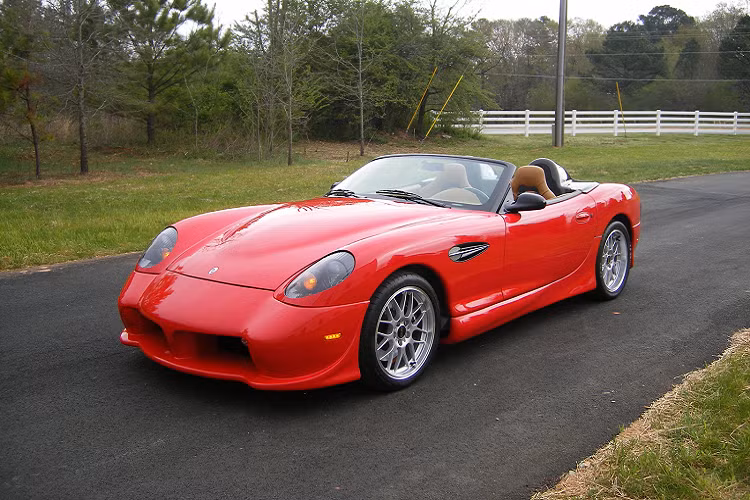 Via là một thương hiệu Mỹ khác, và chúng ta sẽ chắc chắn sẽ nghe nhiều hơn về hãng xe này trong tương lai. Đây là một công ty sản xuất và phát triển xe điện sẽ sớm bắt đầu thay thế hầu hết đội xe 13.000 chiếc khổng lồ của Pacific Gas and Electric bằng xe tải, van và SUV vận hành hoàn toàn bằng điện.