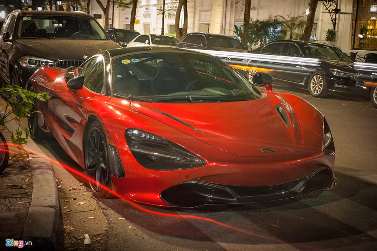 Tối 28/9, dàn siêu xe trăm tỷ quy tụ và dạo phố tại Hà Nội. Đây là buổi họp mặt của những mẫu xe thành viên từng tham dự hành trình Car Passion 2019. 